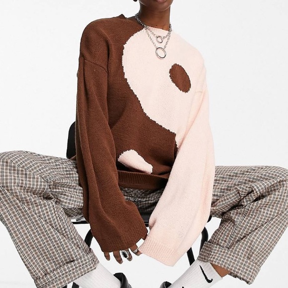 Nᴡᴏᴛ ASOS Yɪɴ Yᴀɴɢ Cʀᴇᴡ Nᴇᴄᴋ Sᴡᴇᴀᴛᴇʀ ɪɴ Bʀᴏᴡɴ & Bʟᴜsʜ - Picture 2 of 5